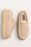 Mou Sheepskin Platform Clogs In Neutral