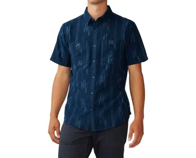 Mountain Hardwear Grove Hide Out Short Sleeve Shirt In Hardwear Navy Ikat In Blue