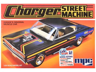 Mpc Skill 2 Model Kit 1967 Dodge Charger Street Machine 1/25 Scale Model By
