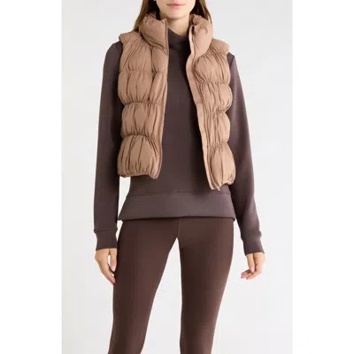 Mpg Ruched Puffer Vest In Brown