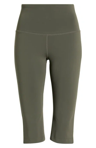Mpg Sculpt Capri Leggings In Green