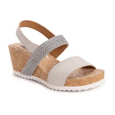 Muk Luks Womens Wendy Wedge Sandals In Silver