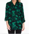 MULTIPLES ROLL TAB LONG SLEEVE BUTTON FRONT HI-LO CIRCLE CLIP JACQ KNIT SHIRT IN EMERALD