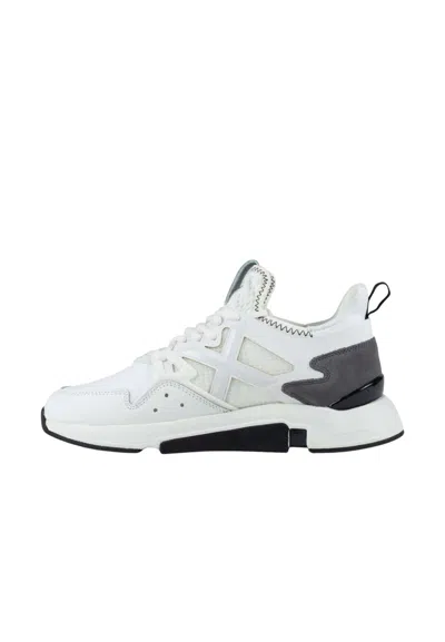 Munich Clik 106 Sneakers In White
