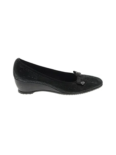Pre-owned Munro American Flats In Black