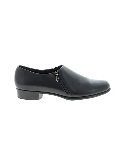 Pre-owned Munro American Flats In Black