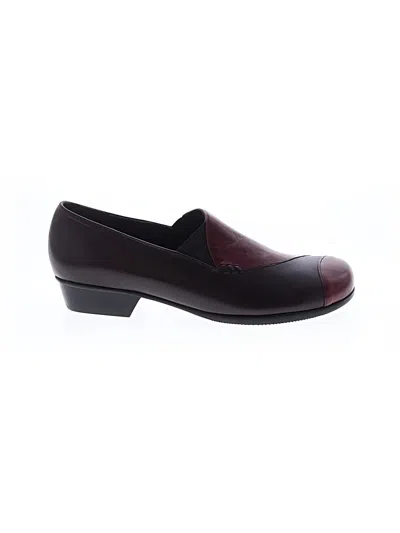 Pre-owned Munro American Flats In Burgundy