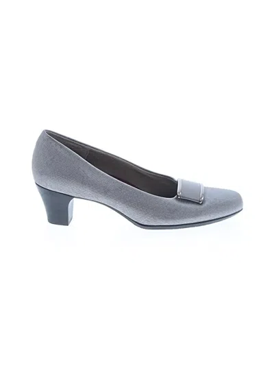 Pre-owned Munro American Flats In Gray