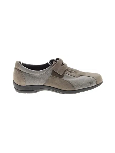 Pre-owned Munro American Flats In Tan