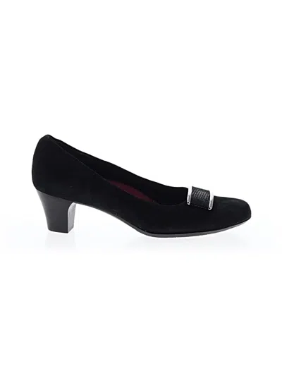 Pre-owned Munro American Heels In Black