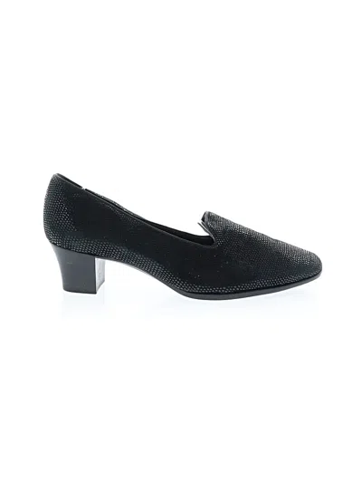 Pre-owned Munro American Heels In Black