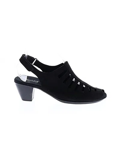 Pre-owned Munro American Heels In Black