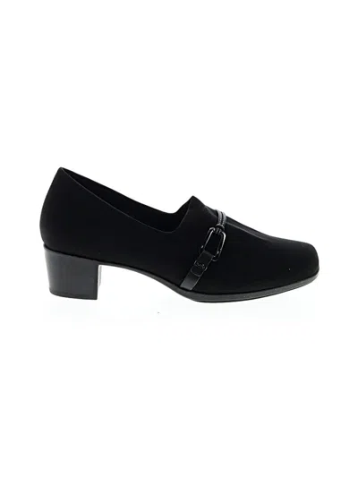 Pre-owned Munro American Heels In Black