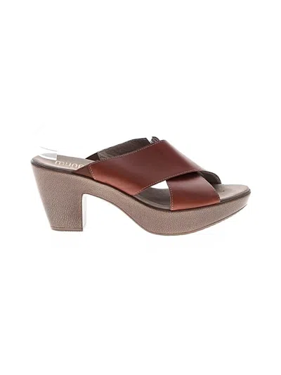 Pre-owned Munro American Heels In Brown
