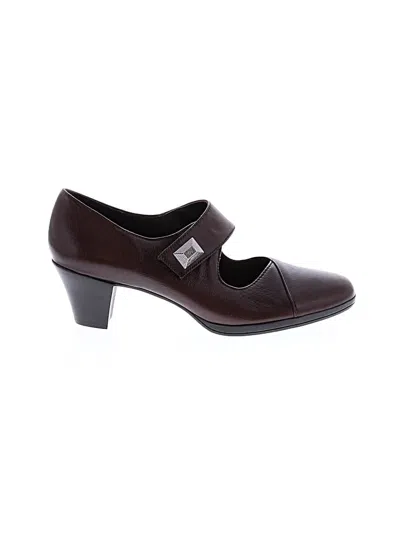 Pre-owned Munro American Heels In Burgundy