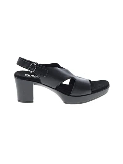 Pre-owned Munro American Sandals In Black