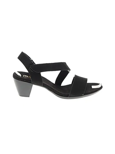 Pre-owned Munro American Sandals In Black