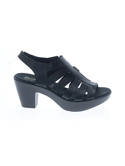 Pre-owned Munro American Sandals In Black