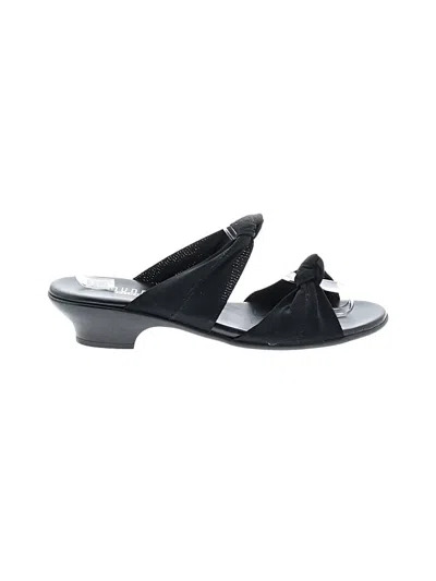 Pre-owned Munro American Sandals In Black