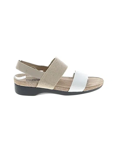 Pre-owned Munro American Sandals In Ivory
