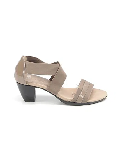 Pre-owned Munro American Sandals In Tan