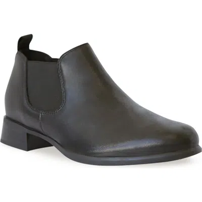 Munro Bedford Leather Bootie In Black Calf Leather