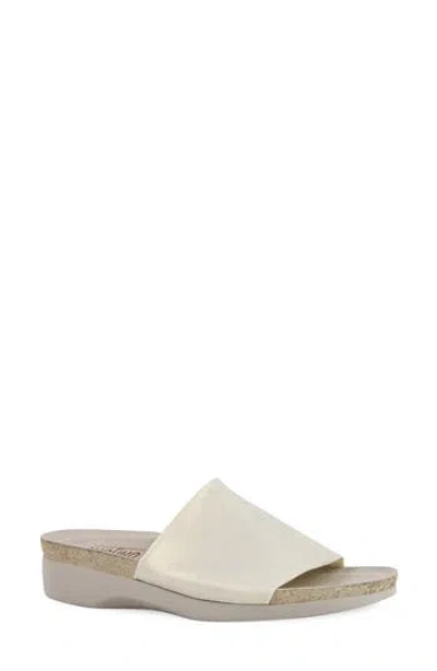 Munro Casita Slide Sandal In Neutral