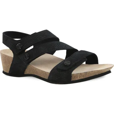 Munro Del Mar In Black