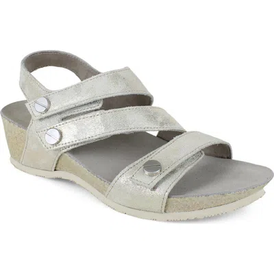 Munro Del Mar In Gray