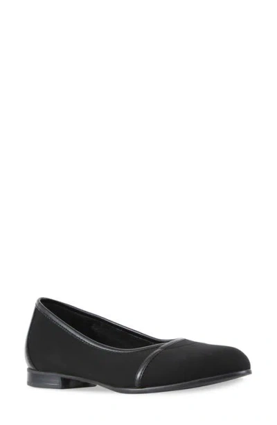 Munro Emerald Envelope Flat In Black Fabric/leather Combo