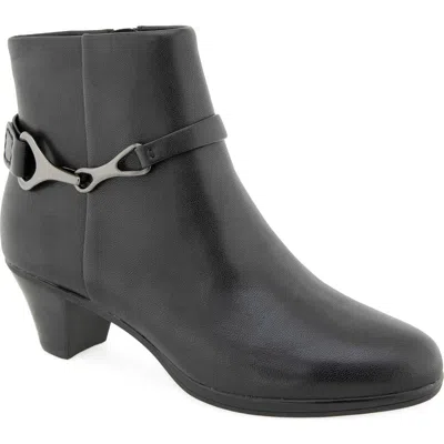 Munro Robyn Leather Bootie In Black