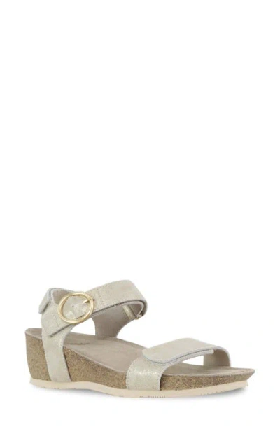 Munro Sintra Wedge Sandal In Gold/ Tan