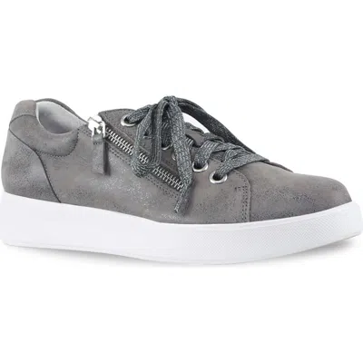 Munro Tilly Sneaker In Gray