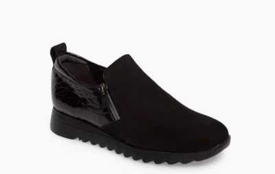 Munro Women's Kit Side Zippers Loafer In Black Nubuck/enboss Patent