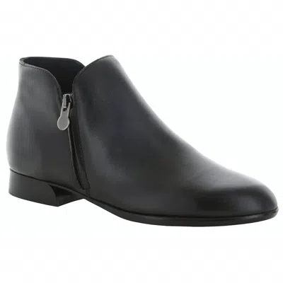 Munro Women's Averee Boots In Black Leather