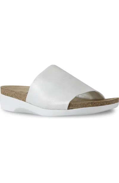 Munro Women's Casita Slide Sandal In Metallic White Shimmer