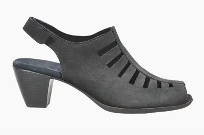 Munro Women's Cayman Sandal In Black Nubuck