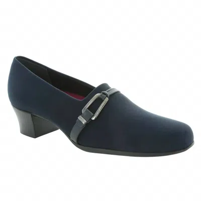 MUNRO WOMEN'S CINDI SANDALS IN NAVY