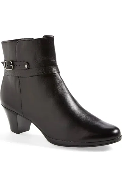 Munro Women's Dylan Boots In Black Leather