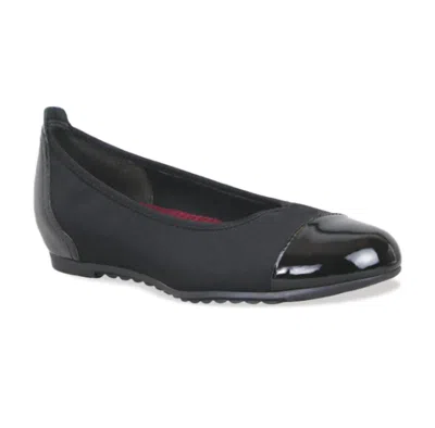Munro Women's Henlee Flat In Black Fabric/patent In Multi
