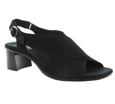 Munro Women's Laine Sandal In Black