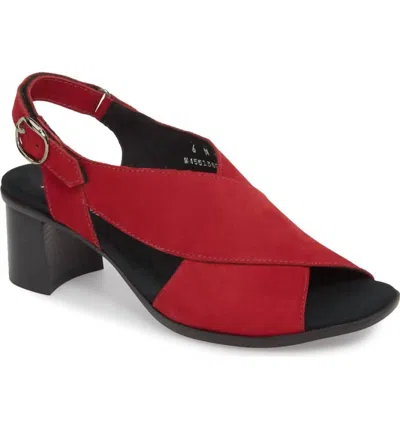 Munro Women's Laine Sandal In Red