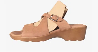 Munro Women's Libra Sandal In Camel Nubuck In Brown