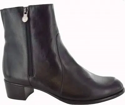 Munro Women's Linda Booties In Black Leather