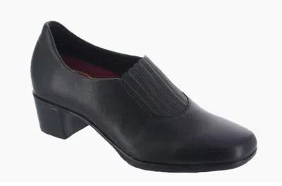 Munro Women's Pasha Heel In Black Leather