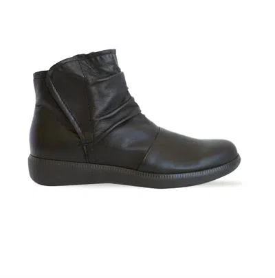 Munro Women's Scout Boot In Black