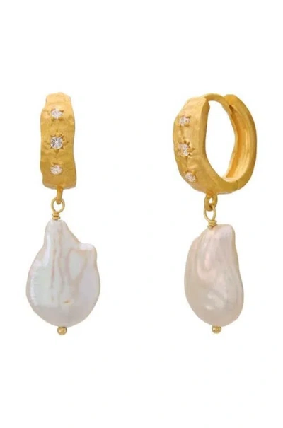 Murkani Cosmic Love Medium Earring With Pearl In Gold