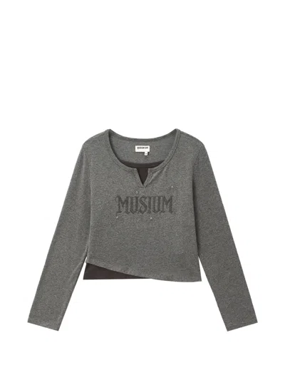 Musium Div. Logo-print Asymmetric-hem T-shirt In Grey