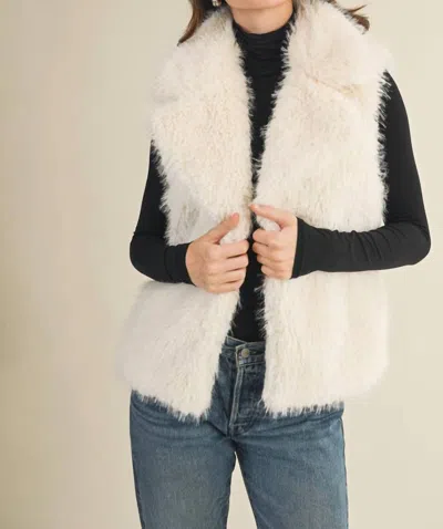Mustard Seed Curly Textured Faux Fur Vest In Ecru In White
