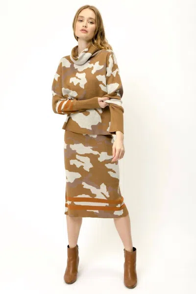 Mystree Cate Sweater In Rust Camo In Brown